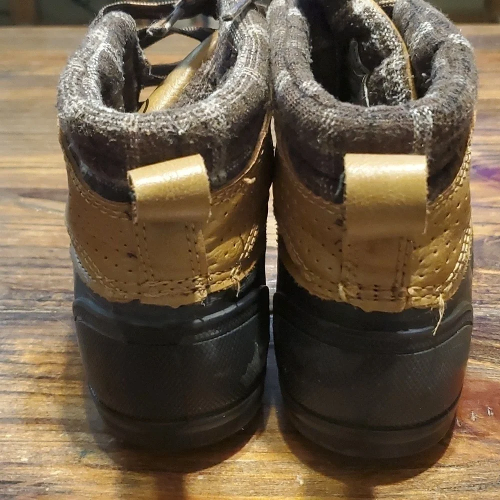 Magellan Outdoors Boys Duck Boots Size 13